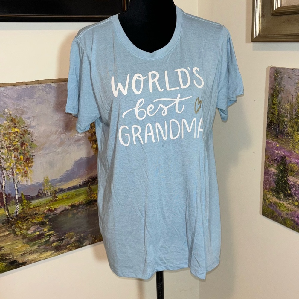 🌹 Worlds best grandma T-shirt size L